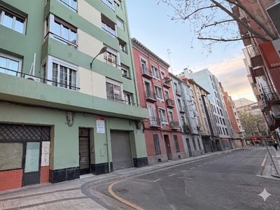 Local 461 m² en Zaragoza (50004)
