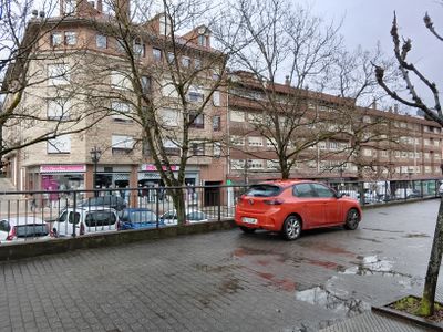 Local 172 m² en Oviedo (33010)